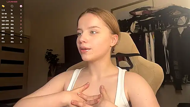 GabiMeshuggah online show from April 13, 2026, 10:08 am