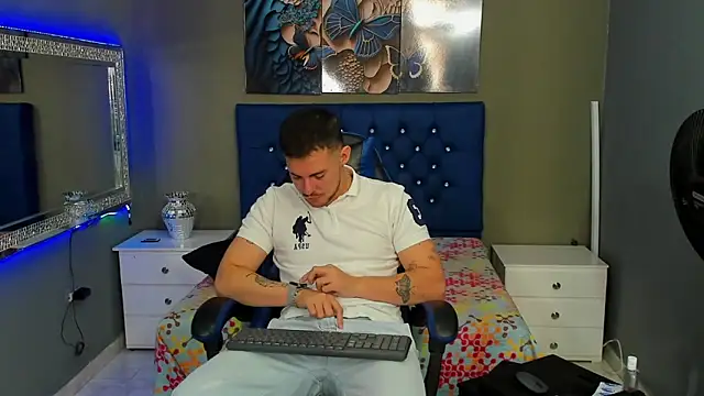 BrunoWalkerr online show from September 9, 2025, 1:09 pm