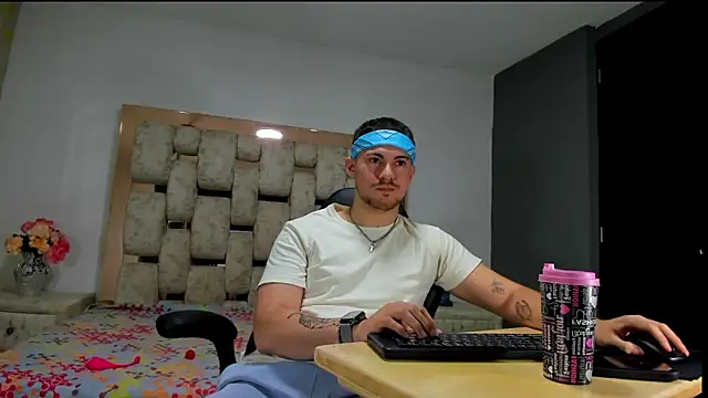 BrunoWalkerr online show from September 14, 2025, 1:11 pm