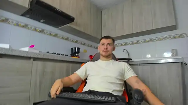 BrunoWalkerr online show from September 17, 2025, 1:02 pm