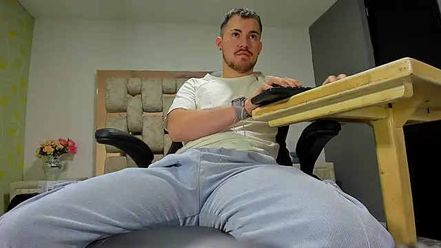 BrunoWalkerr online show from October 2, 2025, 12:41 pm