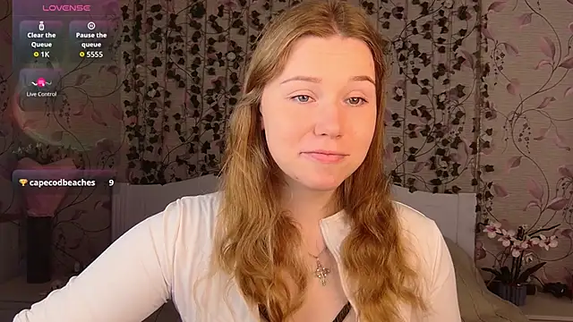 Snapshot of _influensii_ chatting on September 25, 2025, 4:51 am influensii online show from September 25, 2025, 4:51 am