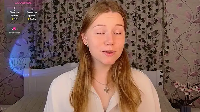 Snapshot of _influensii_ chatting on September 13, 2025, 7:08 am influensii online show from September 13, 2025, 7:08 am