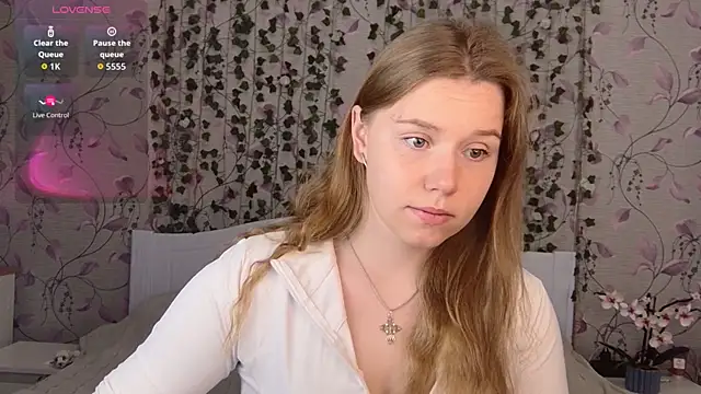 Snapshot of _influensii_ chatting on October 14, 2025, 5:08 am influensii online show from October 14, 2025, 5:08 am