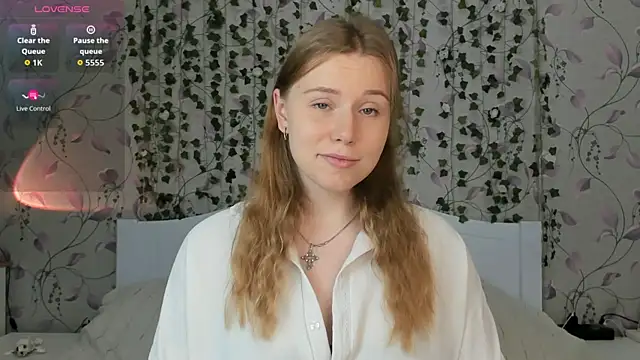 Snapshot of _influensii_ chatting on October 29, 2025, 4:55 am influensii online show from October 29, 2025, 4:55 am