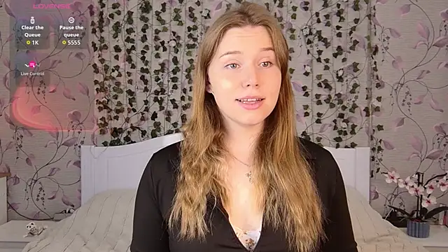 Snapshot of _influensii_ chatting on October 8, 2025, 5:09 am influensii online show from October 8, 2025, 5:09 am