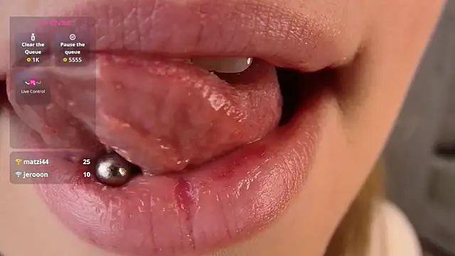 Snapshot of _influensii_ chatting on October 25, 2025, 7:29 am influensii online show from October 25, 2025, 7:29 am