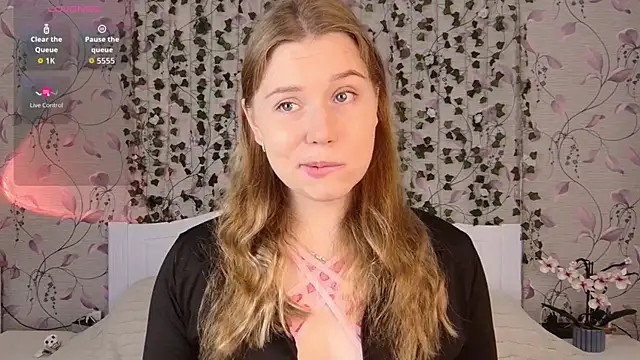 Snapshot of _influensii_ chatting on October 9, 2025, 4:57 am influensii online show from October 9, 2025, 4:57 am