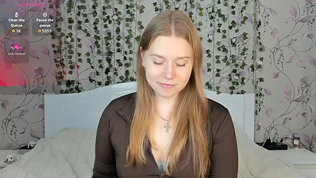 Snapshot of _influensii_ chatting on October 30, 2025, 5:28 am influensii online show from October 30, 2025, 5:28 am