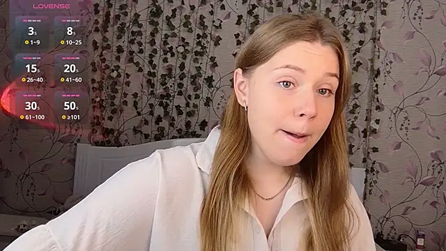 Snapshot of _influensii_ chatting on October 23, 2025, 5:17 am influensii online show from October 23, 2025, 5:17 am