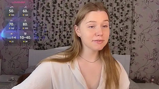 Snapshot of _influensii_ chatting on October 20, 2025, 5:09 am influensii online show from October 20, 2025, 5:09 am