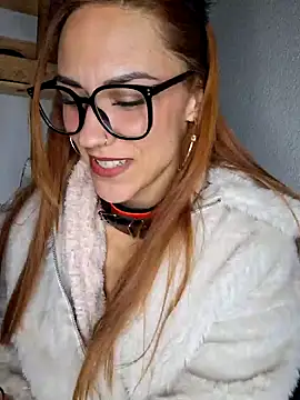 SlimBellaa online show from October 18, 2025, 9:39 pm