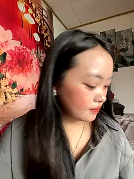 Julia-Elsa online show from October 7, 2025, 4:13 am