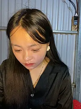 Julia-Elsa online show from October 12, 2025, 5:25 pm