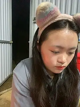 Julia-Elsa online show from November 5, 2025, 11:24 am