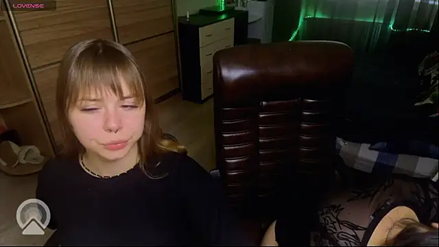 xxx sandra  online show from October 10, 2025, 1:01 pm