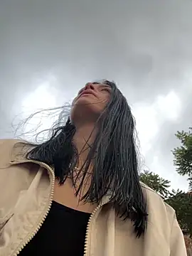 LiaCollings online show from November 4, 2025, 8:56 pm