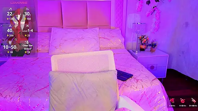 Snapshot of AlanaOdison chatting on October 4, 2025, 8:32 pm AlanaOdison online show from October 4, 2025, 8:32 pm