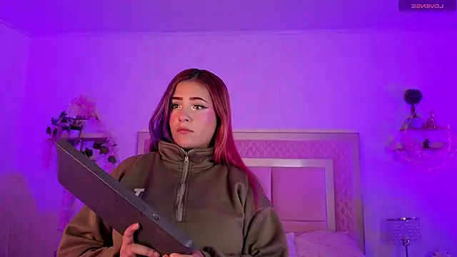 Snapshot of AlanaOdison chatting on October 20, 2025, 5:20 am AlanaOdison online show from October 20, 2025, 5:20 am