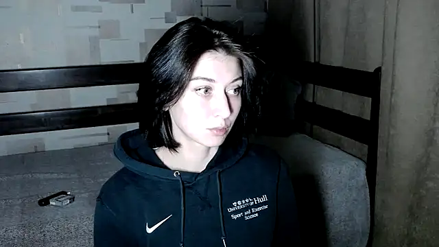 Snapshot of AiryR chatting on September 30, 2025, 8:04 pm AiryR online show from September 30, 2025, 8:04 pm