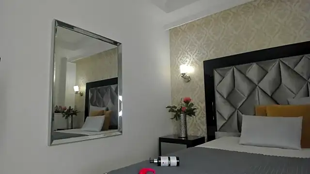 Snapshot of Layla_Mackenzie chatting on October 6, 2025, 2:46 am Layla Mackenzie online show from October 6, 2025, 2:46 am