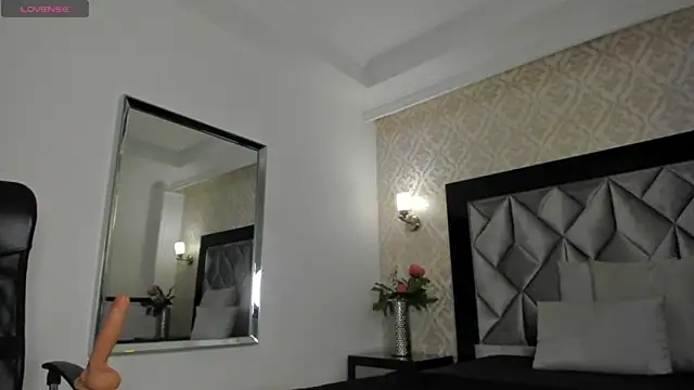 Snapshot of Layla_Mackenzie chatting on September 27, 2025, 2:07 am Layla Mackenzie online show from September 27, 2025, 2:07 am