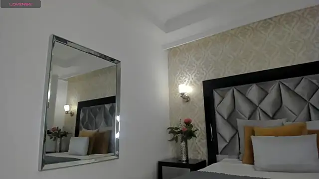 Snapshot of Layla_Mackenzie chatting on October 20, 2025, 2:02 am Layla Mackenzie online show from October 20, 2025, 2:02 am