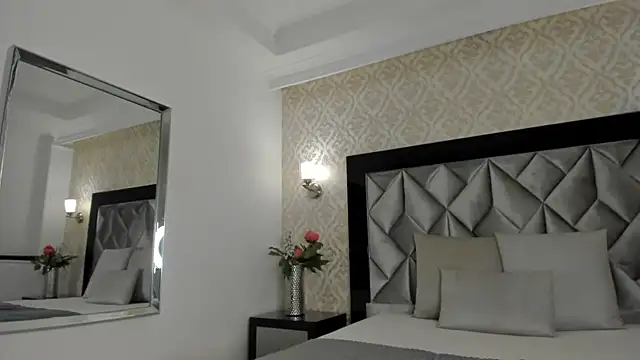 Snapshot of Layla_Mackenzie chatting on September 19, 2025, 2:59 am Layla Mackenzie online show from September 19, 2025, 2:59 am