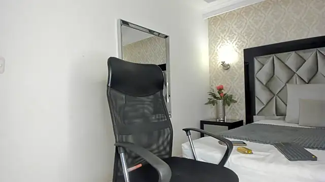 Snapshot of Layla_Mackenzie chatting on September 13, 2025, 4:23 am Layla Mackenzie online show from September 13, 2025, 4:23 am