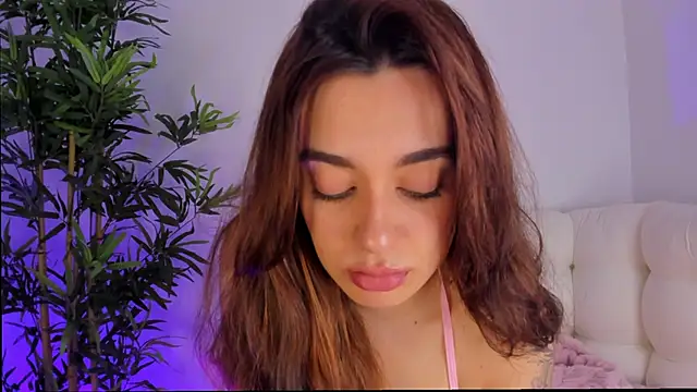 Snapshot of MissLana77 chatting on September 19, 2025, 1:42 am MissLana77 online show from September 19, 2025, 1:42 am