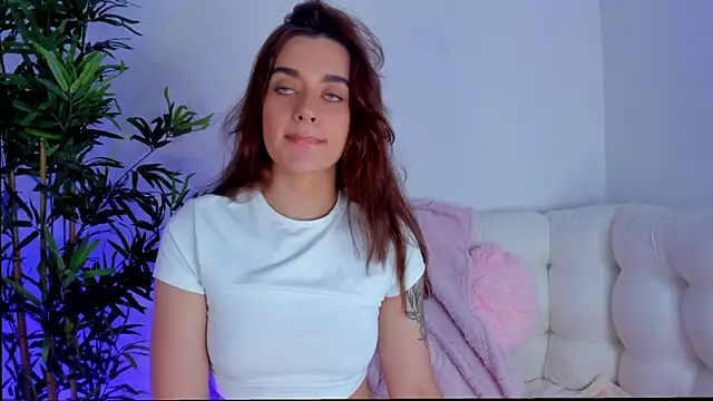 Snapshot of MissLana77 chatting on September 18, 2025, 12:57 am MissLana77 online show from September 18, 2025, 12:57 am