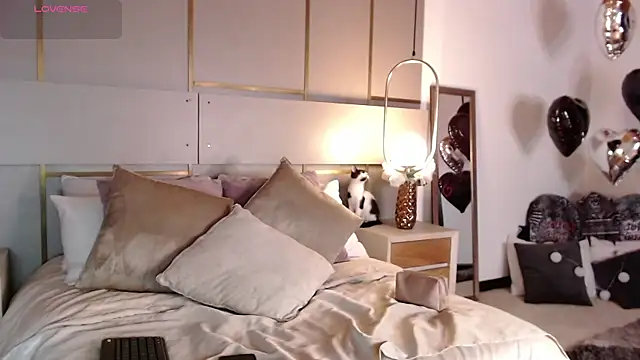 Snapshot of Lina_Montclair chatting on October 10, 2025, 10:21 pm Lina Montclair online show from October 10, 2025, 10:21 pm