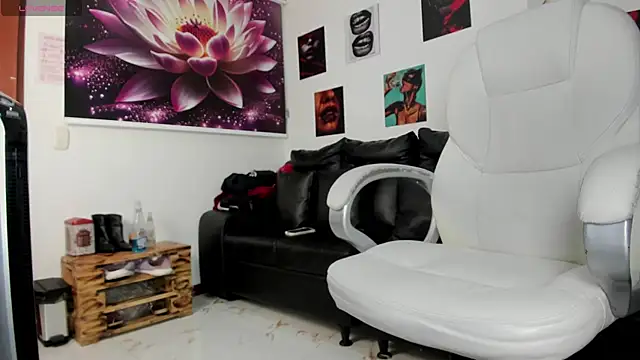 lycoris 19 online show from October 21, 2025, 9:03 pm