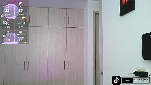 Snapshot of Yulienneg chatting on October 29, 2025, 8:08 pm Yulienneg online show from October 29, 2025, 8:08 pm