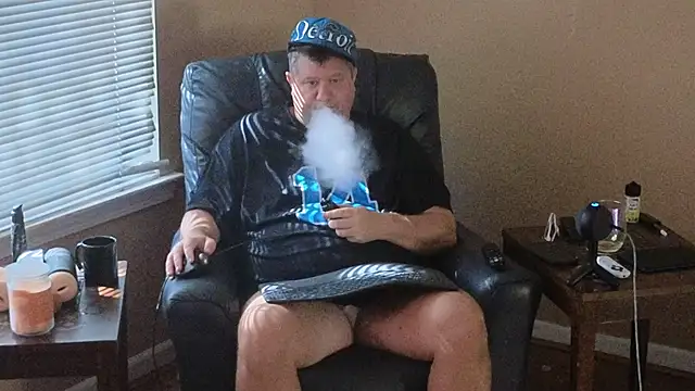 Snapshot of Single_White_Male chatting on September 28, 2025, 4:36 pm Single White Male online show from September 28, 2025, 4:36 pm