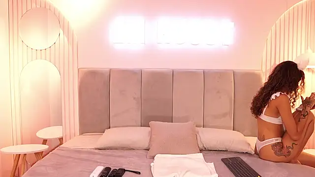 pinkloly online show from October 4, 2025, 7:15 pm