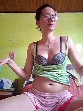 Linda Hot13 online show from September 9, 2025, 3:10 pm