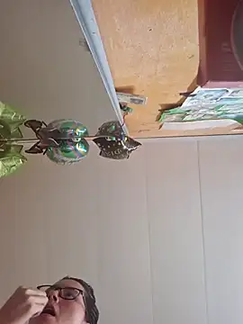 Linda Hot13 online show from October 10, 2025, 2:07 pm