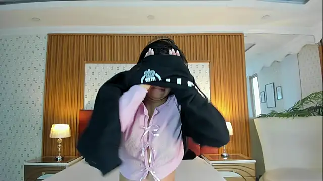 Sophie Calloway online show from October 9, 2025, 2:39 pm