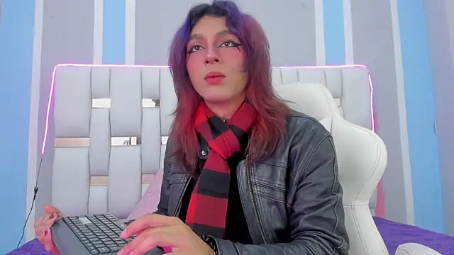 MilkWhore1 online show from November 4, 2025, 7:17 pm