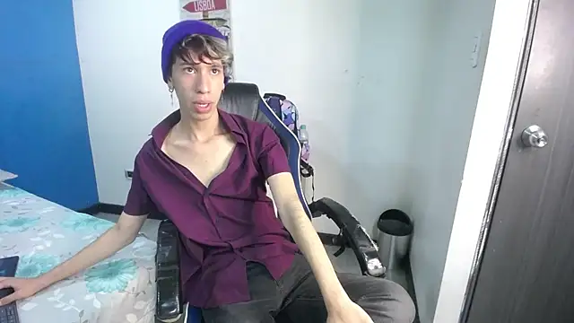 Snapshot of CupcakeeBoy chatting on October 22, 2025, 1:10 pm CupcakeeBoy online show from October 22, 2025, 1:10 pm