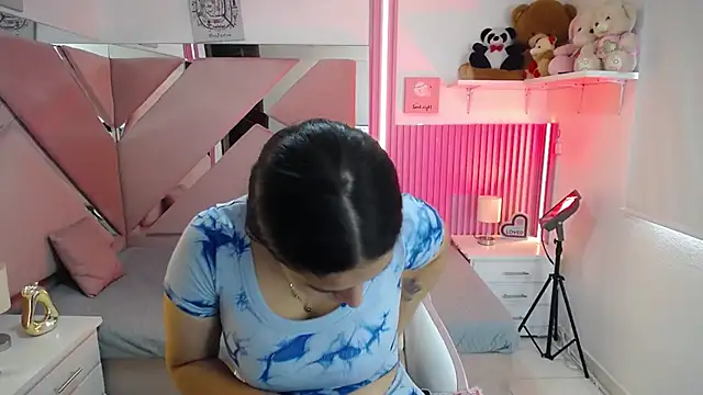 Mia garcia28 online show from June 6, 2026, 1:49 pm