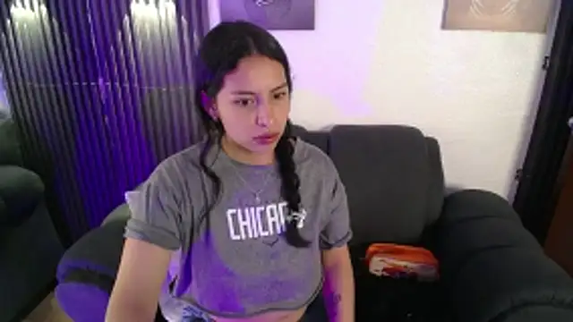 Mia garcia28 online show from October 16, 2025, 8:06 pm