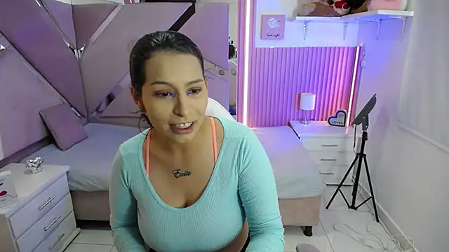 Mia garcia28 online show from November 10, 2025, 7:08 pm