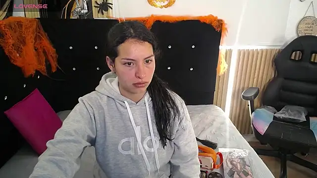 Mia garcia28 online show from November 3, 2025, 1:15 pm