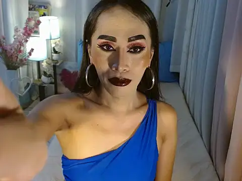 Snapshot of RomanticPearlTS chatting on October 16, 2025, 12:35 pm RomanticPearlTS online show from October 16, 2025, 12:35 pm