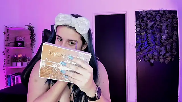 Lana Herondale online show from December 16, 2025, 9:13 am