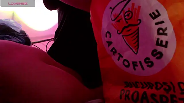 Snapshot of BritneyDivine chatting on October 28, 2025, 5:18 am BritneyDivine online show from October 28, 2025, 5:18 am