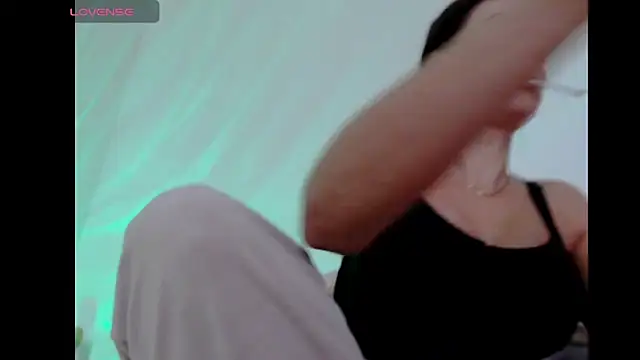 Snapshot of BritneyDivine chatting on October 16, 2025, 7:27 am BritneyDivine online show from October 16, 2025, 7:27 am