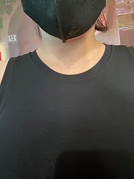 Bonnie-2k online show from December 1, 2025, 6:36 am